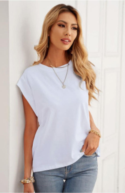 “cotton blend round neck tee”