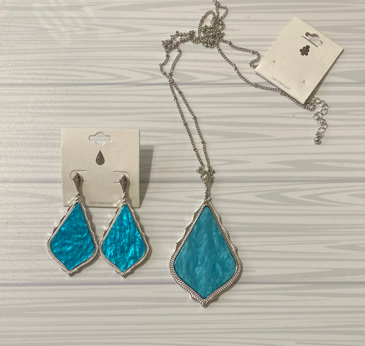 Necklace & earrings set